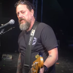 Cassino era baixista da banda de rock Raimundos.