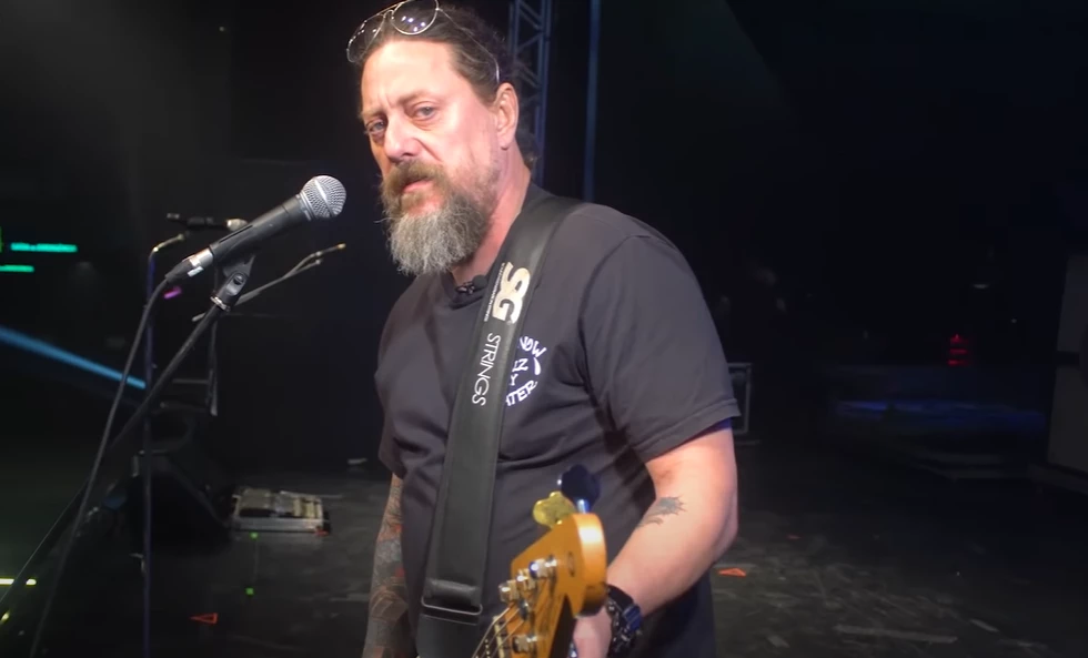 Cassino era baixista da banda de rock Raimundos.